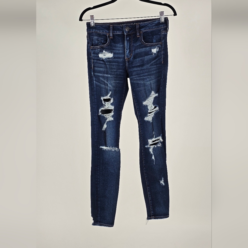 American Eagle Distressed Blue Jeans Size 6